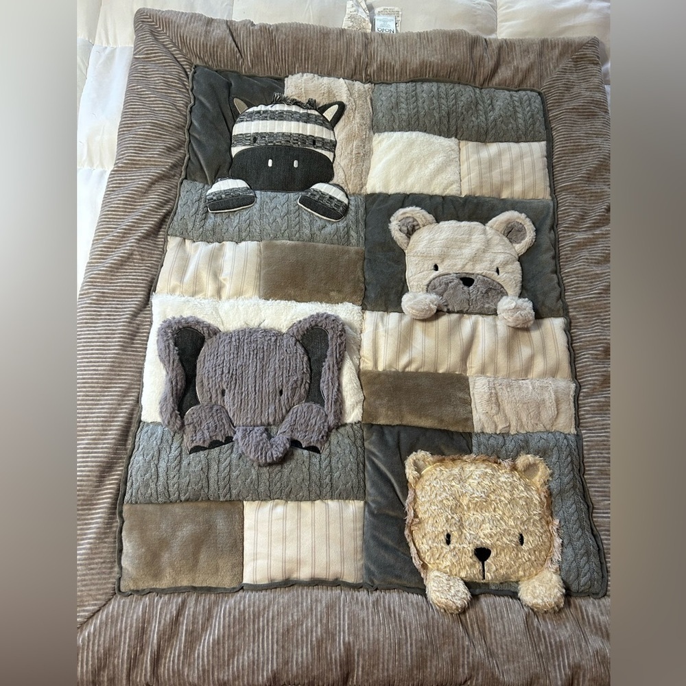 Nojo play day pals Crib comforter. Zoo animals zebra elephant